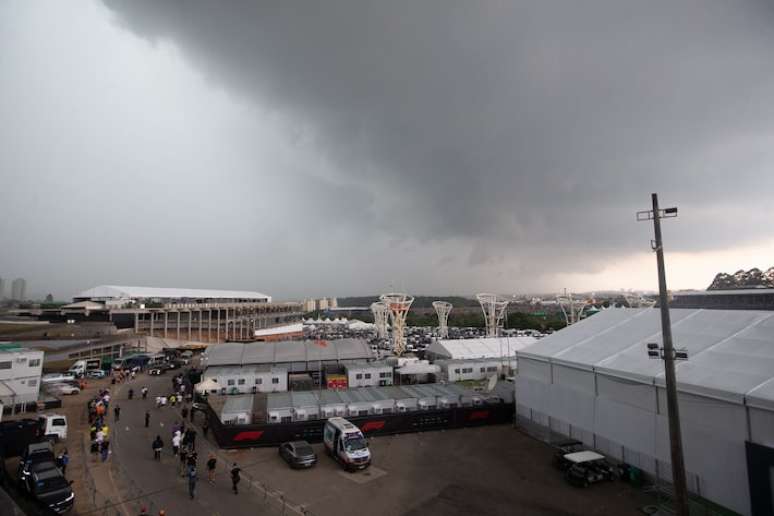 Las tormentas azotaron Interlagos el sábado alrededor de las 14:00 horas.