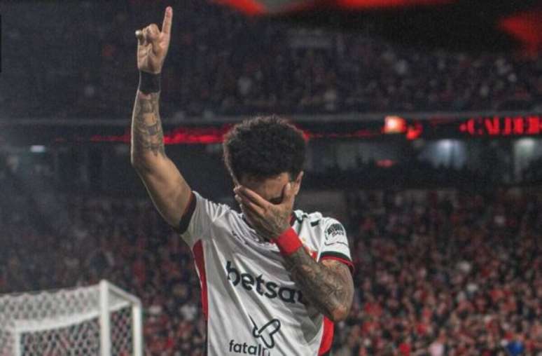 Vitória respira aliviado no Brasileirão –