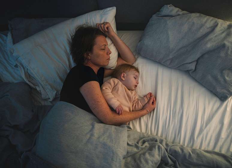 Muitas culturas não esperam que os bebês se acalmem quando acordam à noite