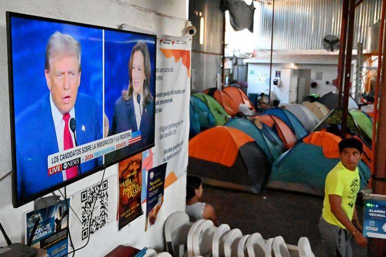 O debate na TV entre Kamala Harris e Donald Trump foi exibido no abrigo para migrantes Juventud 2000 em Tijuana, no México