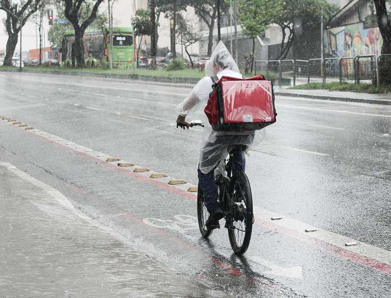 Chuva atingiu São Paulo neste sábado