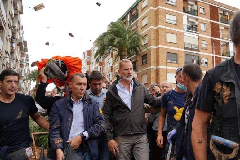 Pessoas jogaram objetos contra rei Felipe 6º