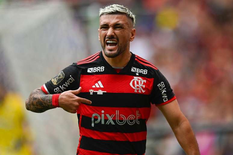 Arrascaeta marcou o primeiro gol do jogo no Maracanã –