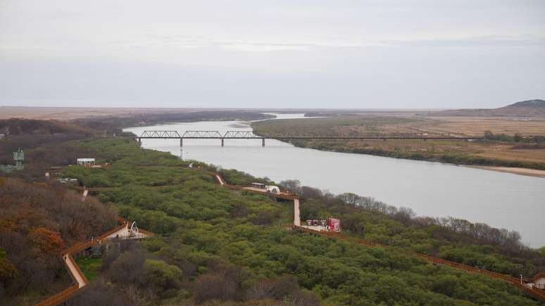 A chamada ponte da amizade que liga a Rússia e Coreia do Norte virou uma rota comercial crucial