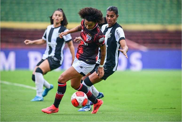 Corinthians vence São Paulo e avança para o Paulistano nas semifinais -