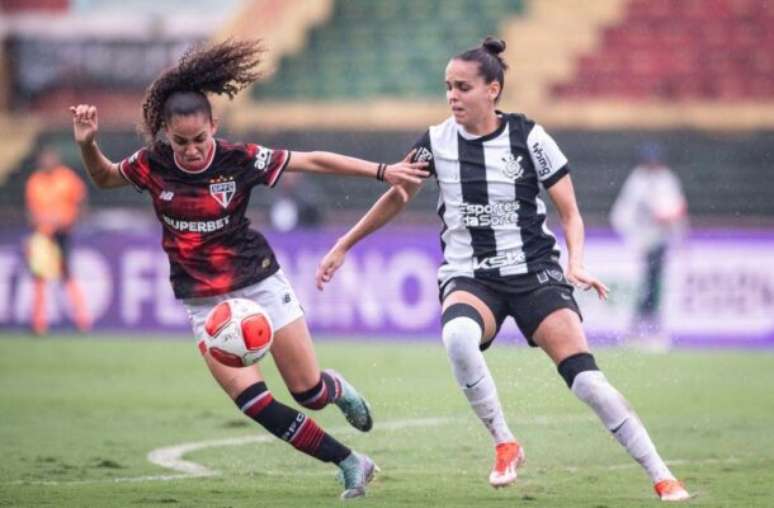 Corinthians vence o São Paulo e larga na frente na semifinal do Paulistão –