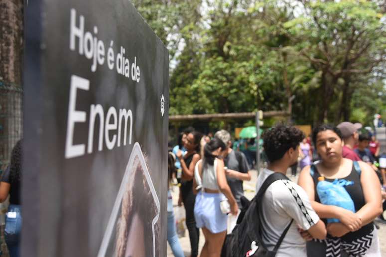 Primeiro dia da prova do Enem na Universidade de Fortaleza "Unifor", na Avenida Washington Soares, no bairro Edson Queiroz, em Fortaleza (CE), neste domingo, 03