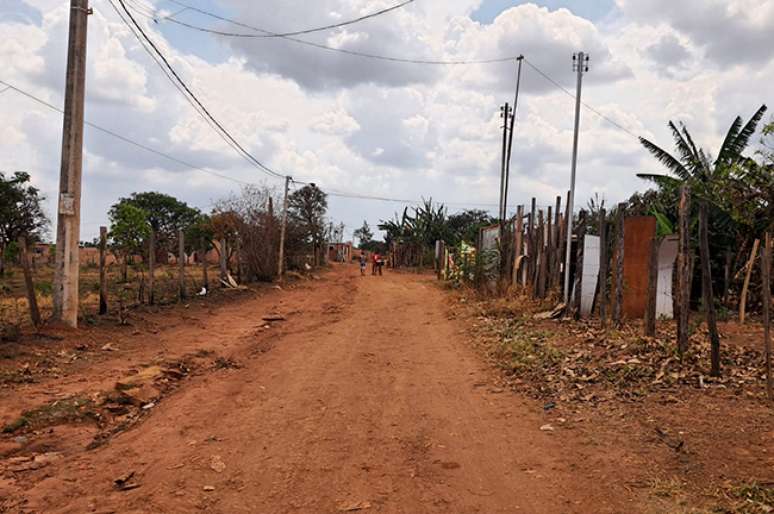 Favela Sol Nascente, a maior do Brasil, tem áreas rurais. Ela surgiu da ocupação da Ceilândia, em Brasília (DF).