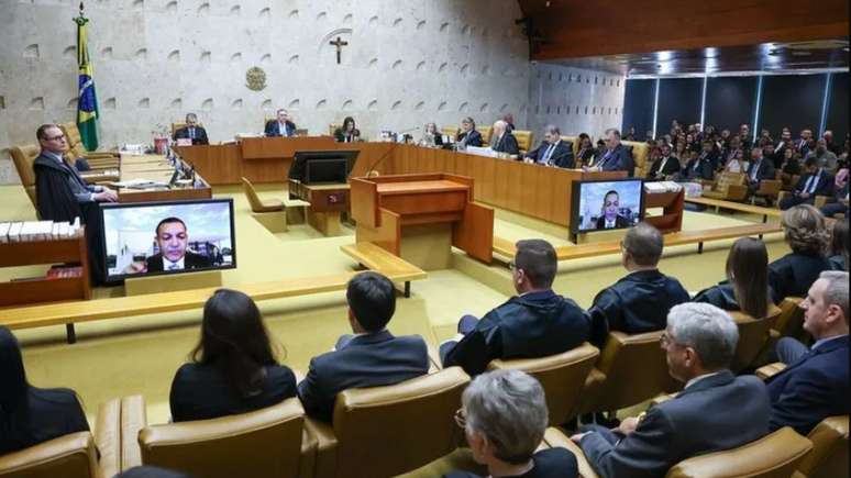 The STF registers 2 votes against the law banning neutral language in voting schools