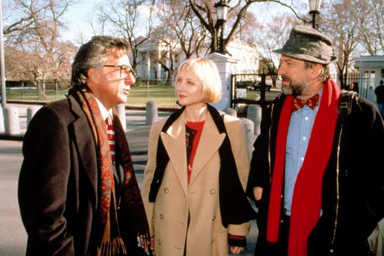 WAG THE DOG, Dustin Hoffman, Anne Heche, Robert DeNiro, 1997.