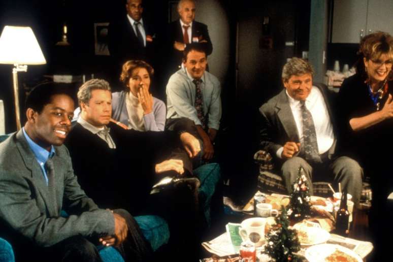 PRIMARY COLORS, seated: Adrian Lester, John Travolta, Emma Thompson, Paul Guilfoyle, Ben Jones, Caroline Aaron, 1998. &copy;Universal/courtesy Everett Collection