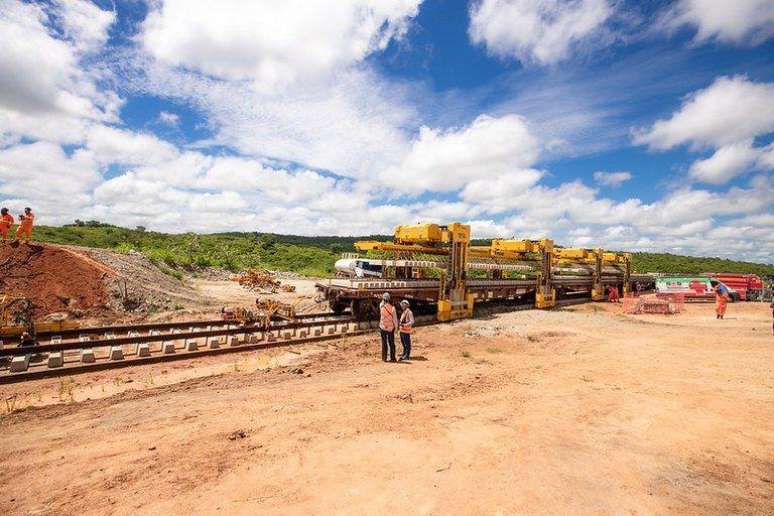 De Eliseu Martins, no Piauí, até o Porto de Pecém, no Ceará, o projeto da Transnordestina prevê uma extensão de mais de 1,2 mil quilômetros, passando por 53 municípios dos estados do Piauí, Ceará e Pernambuco