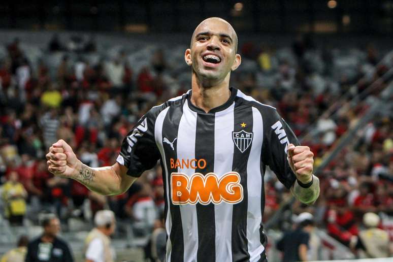 Diego Tardelli comemora a virada na semifinal da Copa do Brasil de 2014 contra o Flamengo. 