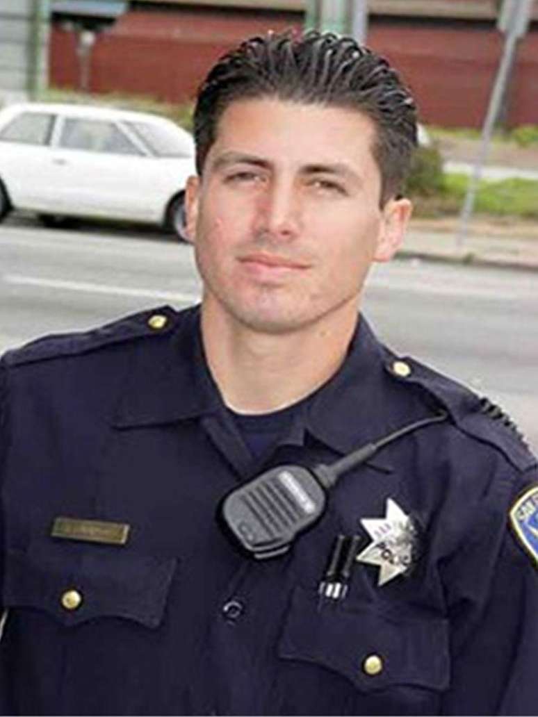 O policial Isaac Espinoza foi baleado e morto por um suspeito em 10 de abril de 2004 em San Francisco