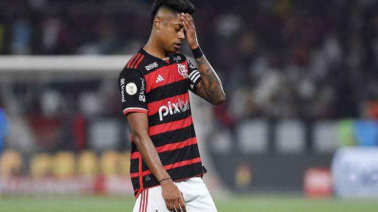 A suspeita ganhou força quando, no minuto final do jogo, Bruno Henrique cometeu uma falta sobre Soteldo, o que gerou um cartão amarelo