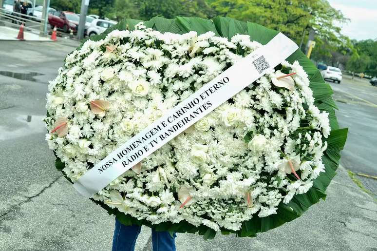 Velório de Agnaldo Rayol recebe coroa de flores da Band - Brazil News