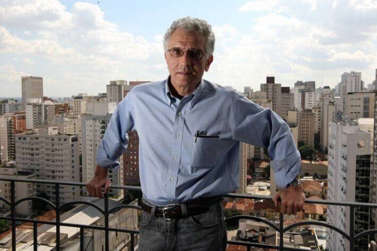 O psicanalista, escritor e dramaturgo Contardo Calligaris. Italiano radicado no Brasil, ele morreu em 2021, aos 72 anos, em decorrência de um câncer. Seu livro póstumo concorre ao Jabuti 2024.