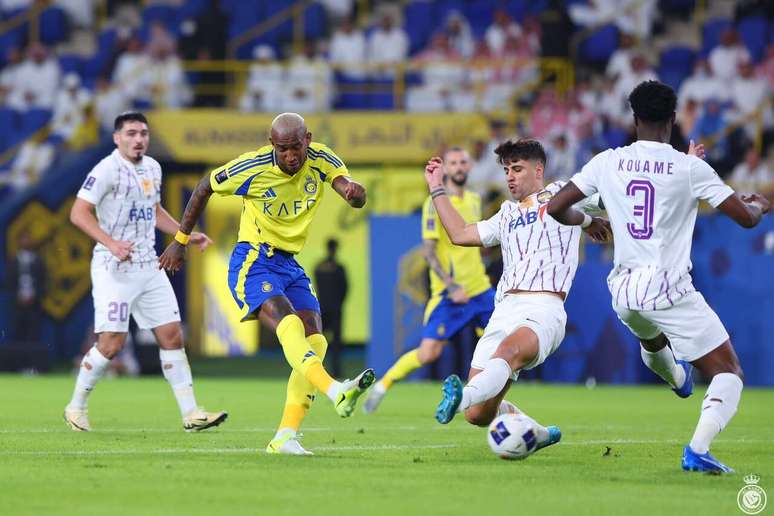 Cristiano Ronaldo lo hizo. Pero la mejor anotadora del partido fue Taliska. Brasil (de amarillo) marca dos goles en la derrota de Al Nasr