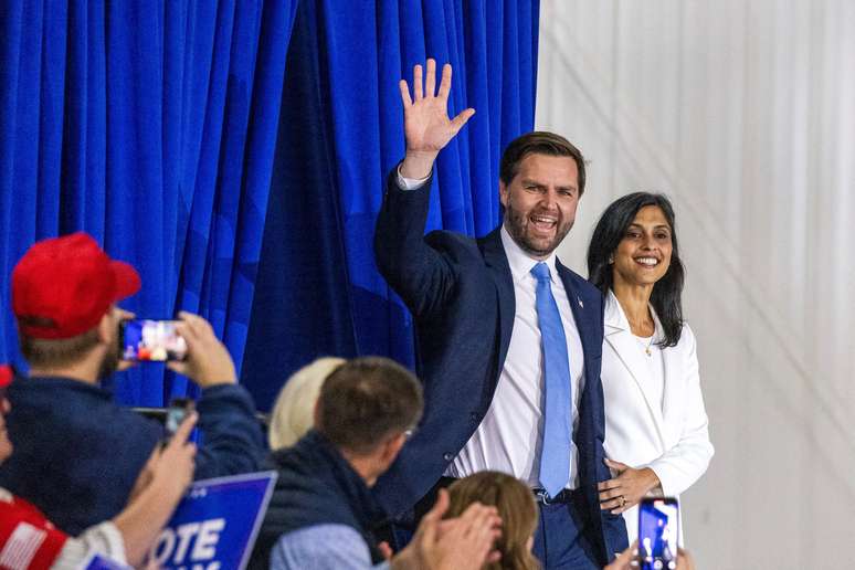 J.D. Vance e sua esposa Usha Vance 