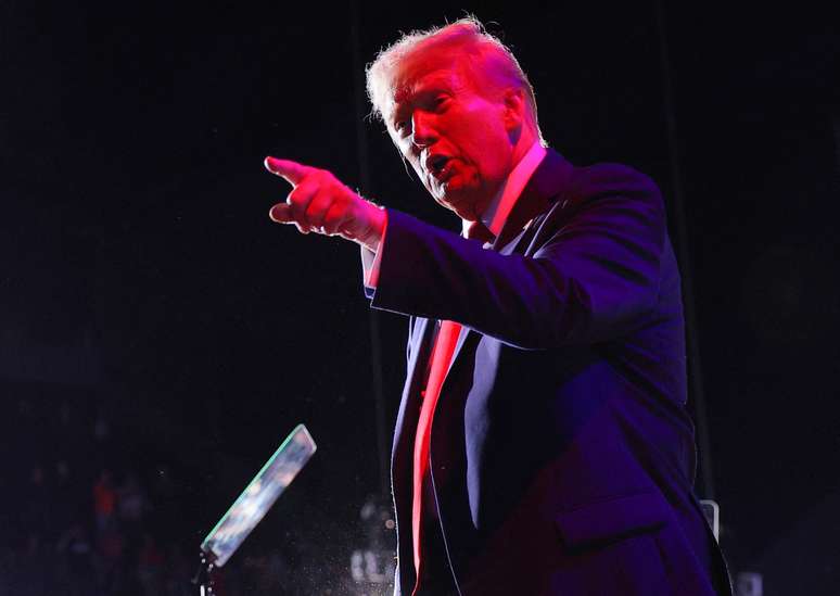 Trump durante comício no Michigan 