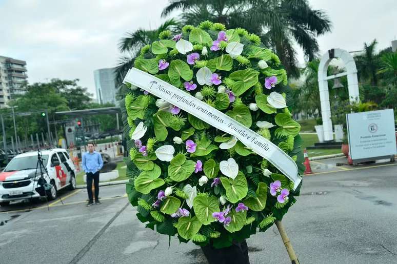 Velório de Agnaldo Rayol recebe coroa de flores de Faustão - Brazil News