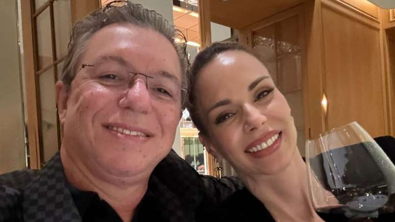 Ana Furtado mostra aniversário de Boninho em viagem