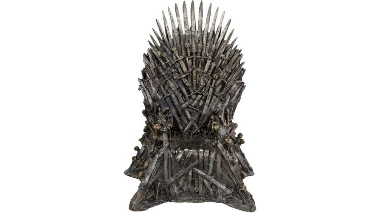 O icônico Trono de Ferro de "Game of Thrones" foi arrematado por US$ 1,49 milhão durante um leilão da Heritage Auctions