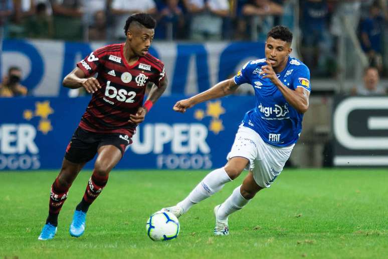 Bruno Henrique em ação contra o Cruzeiro em BH –