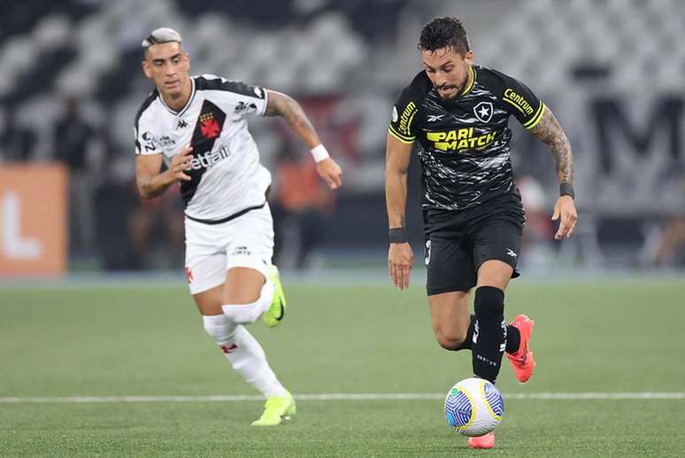 O que o Vasco mais fez no clássico foi correr atrás dos jogadores do Botafogo –