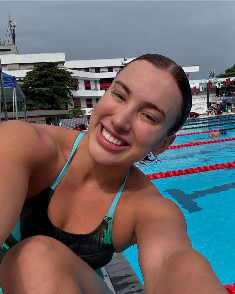 Influencer na piscina do Flamengo, na sede da Gávea – Reprint/Instagram