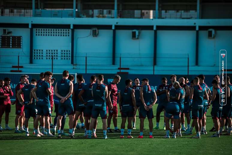 Vojvoda comanda treino do Fortaleza. 