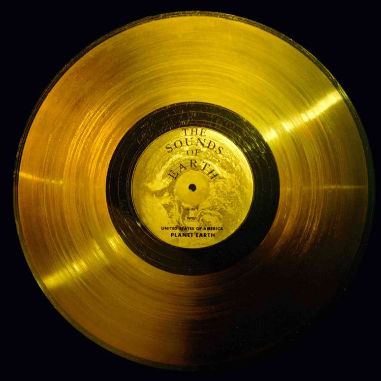 A photograph of the golden record.