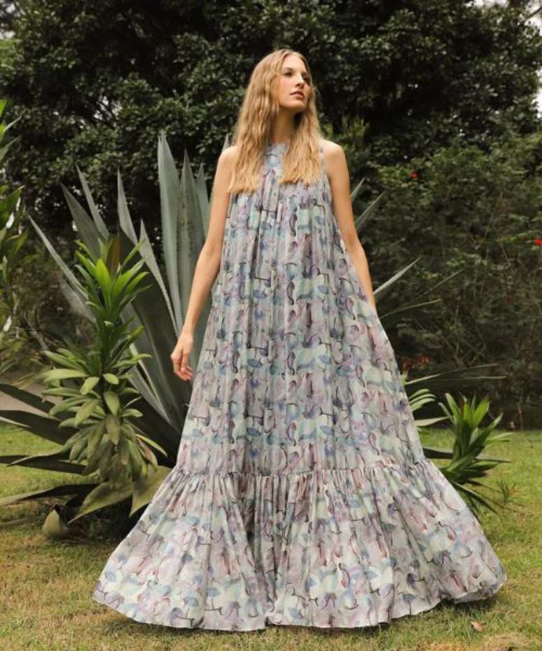 Vestidos longos e leves aliam conforto e elegância –