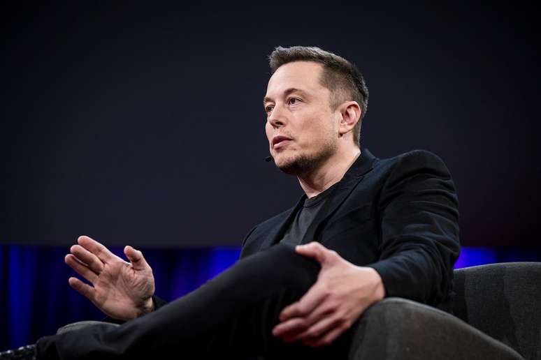 Nos últimos anos, o empresário Elon Musk atraiu a atenção tanto por suas inovações tecnológicas quanto por seu posicionamento político