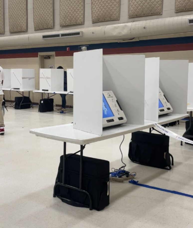 Estação de votação em uma igreja em Charlotte