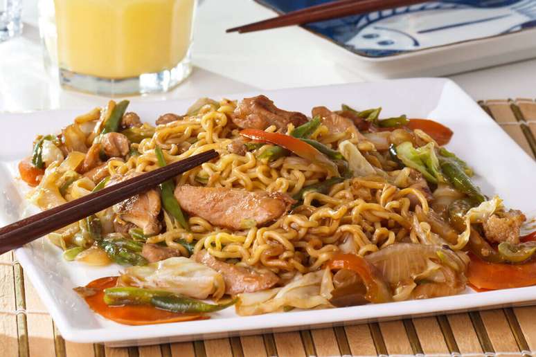 Yakisoba de frango 