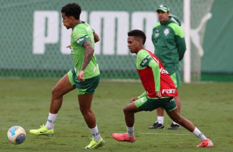 Murilo e Flaco López (D) durante treinamento, na Academia de Futebol (