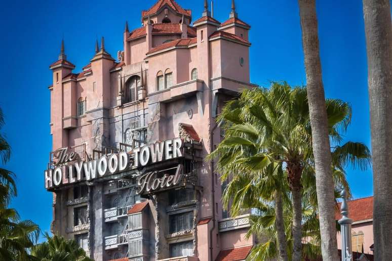 No Hollywood Tower Hotel você encontra a atração do elevador mal-assombrado 