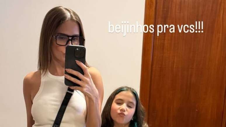 Deborah Secco posta foto com a filha