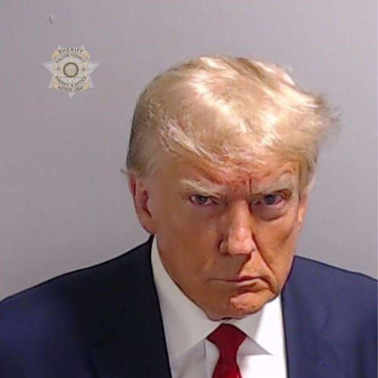 Trump foi fotografado pela polícia após ser indiciado criminalmente na Geórgia em agosto de 2023