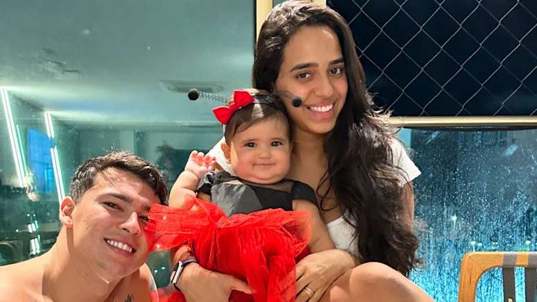 Mirella Santos com o marido e a filha