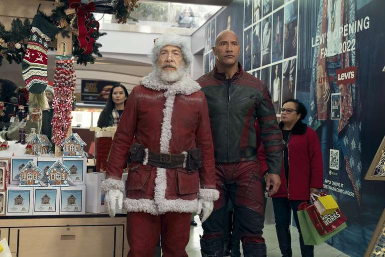 J.K. Simmons e Dwayne Johnson em 'Opera&ccedil;&atilde;o Natal'