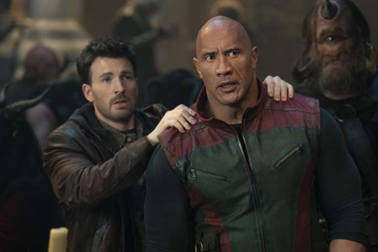 Chris Evans e Dwayne Johnson em 'Opera&ccedil;&atilde;o Natal'