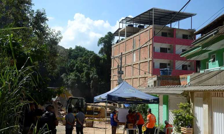 O setor de construção civil tem ampla participação de milicianos, desde regularização fundiária até empresas de terraplanagem e construtoras.