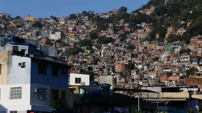 Cerca de 8,1% da população brasileira vive em favelas