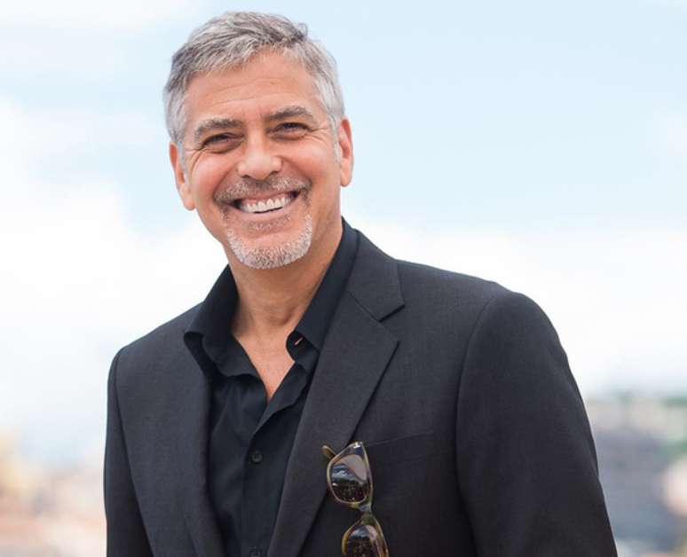 Algumas personalidades, como o ator George Clooney e a cantora Madonna, adquiriram casas luxuosas à beira do lago.