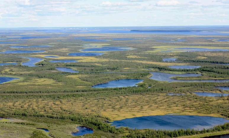 Vista aérea do derretimento do permafrost