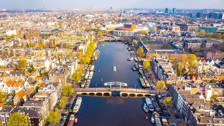 Vista aérea da cidadede Amsterdã, nos Países Baixos (Holanda)