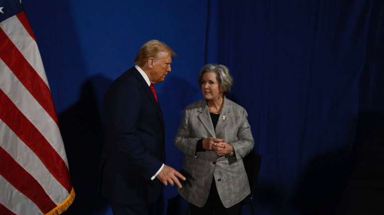 Donald trumpo e Susie Wiles