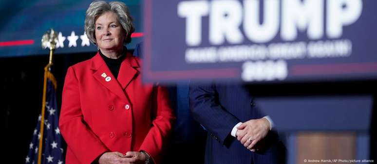 Susie Wiles durante o discurso de vitória de Donald Trump